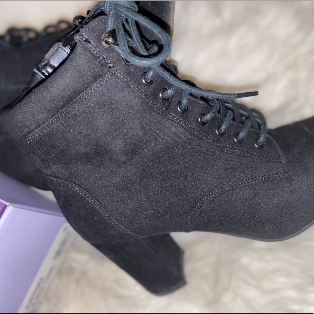Shoes/Booties - Picture 4 of 9